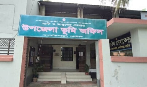 নাটোরের বাগাতিপাড়া উপজেলা ভূমি অফিসে চুরি- নৈশ প্রহরী আটক