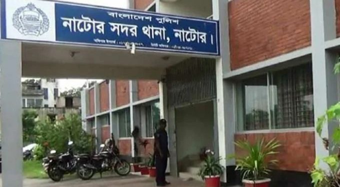 নাটোরে প্রতারক সন্দেহে ৪ নারী আটক