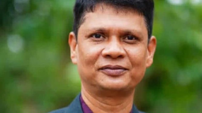 নাটোরে আইনজীবীর ঝুলন্ত মরদেহ উদ্ধার