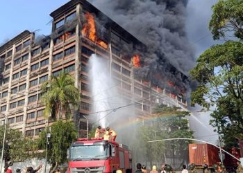 চট্টগ্রাম ইপিজেডে পোশাক কারখানায় ভয়াবহ আগুন, নিয়ন্ত্রণে ১৬ ইউনিট