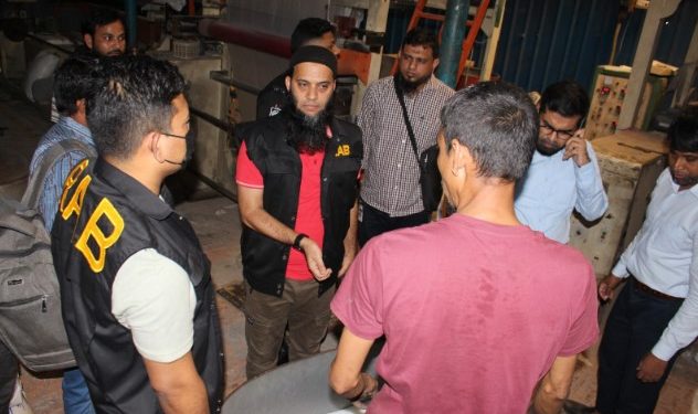 টঙ্গীতে নিষিদ্ধ পলিথিন উৎপাদন কারখানায় ভ্রাম্যমাণ আদালতের অভিযান ১ লক্ষ টাকা জরিমানা