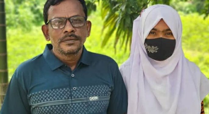 নাটোরে বাবা-মেয়ের একসঙ্গে এইচএসসি পাশ “মেয়ের চেয়ে বাবার ফলাফল ভালো”