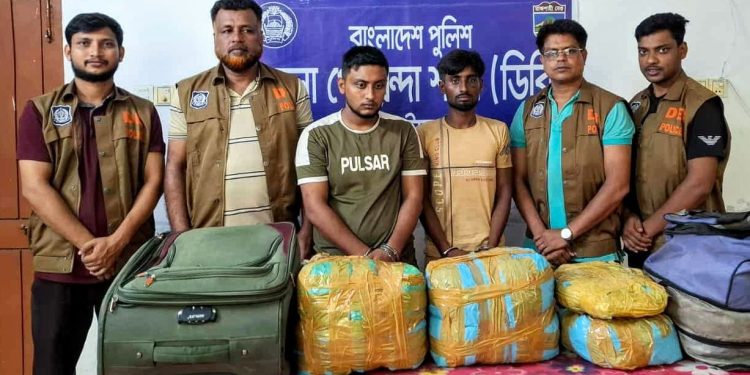 নাটোর জেলা গোয়েন্দা পুলিশের অভিযানে ১১ কেজি গাঁজা উদ্ধার সহ- ২ মাদক ব্যাবসায়ী গ্রেফতার