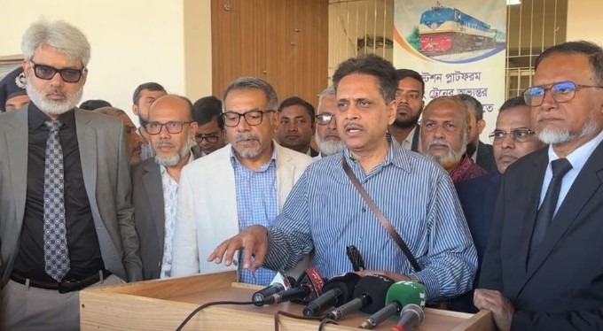 গাজীপুরে রেলওয়ে স্টেশন পরিদর্শনে প্রধান উপদেষ্টার বিশেষ সহকারী