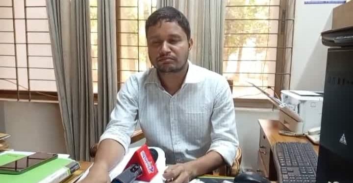 সাভার উপজেলা পরিষদের অফিস সহকারী জহিরুল ইসলামের বিরুদ্ধে প্রতারণা ও দুর্নীতির অভিযোগ