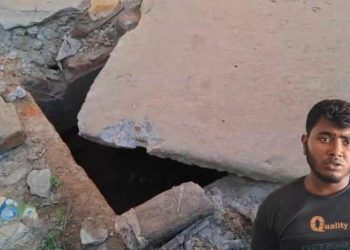 বাবার মৃত্যুর পর সন্তানদের উপর এ কেমন অত্যাচার!