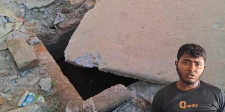 বাবার মৃত্যুর পর সন্তানদের উপর এ কেমন অত্যাচার!