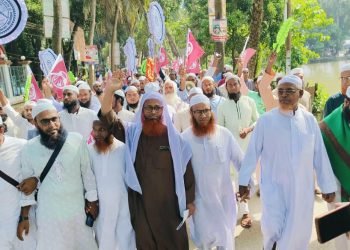 নাটোরের সিংড়ায় হাতপাখা প্রতীকের প্রার্থী মাওলানা খলিলুর রহমানের গণসংযোগ