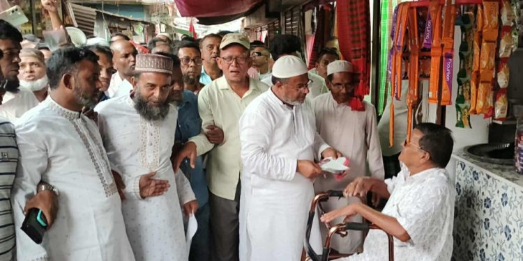 নাটোরে সিংড়ায় ৩১ দফার লিফলেট বিতরণ করলেন বিএনপি নেতা অধ্যক্ষ আনু