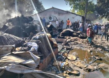 টঙ্গীতে অগ্নিকাণ্ডে ৬টি চটের বস্তার গুদাম পূড়ে ছাই