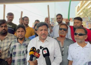 আওয়ামী লীগের  লকডাউনের নামে অগ্নিসংযোগের প্রতিবাদে টঙ্গীতে বিএনপি নেতা সরকার জাবেদ আহমেদ সুমনের নেতৃত্বে বিক্ষোভ মিছিল