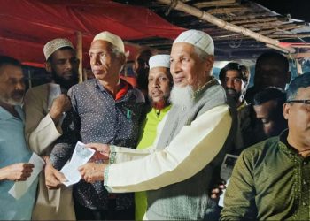 নাটোরের সিংড়ায় ৩১ দফার লিফলেট বিতরণ করলেন বিএনপির সাবেক এমপি কাজী গোলাম মোর্শেদ