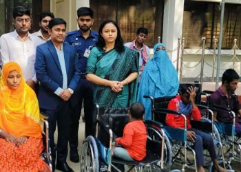 সিংড়ায় প্রতিবন্ধীদের মাঝে হুইল চেয়ার বিতরণ