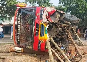 চুয়াডাঙ্গায় বাসের ধাক্কায় ভ্যানচালকসহ মহিলার মৃত্যু, আহত ২