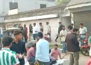 প্রিপেইড মিটার বাতিলের দাবিতে নাটোরে ছাত্রজনতার নেসকো অফিস ঘোরাও