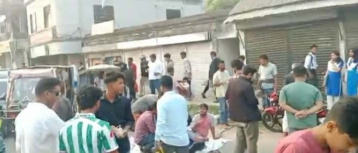 প্রিপেইড মিটার বাতিলের দাবিতে নাটোরে ছাত্রজনতার নেসকো অফিস ঘোরাও