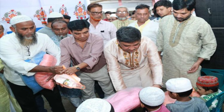 রাষ্ট্র নায়ক তারেক রহমানের ৬১ তম জন্মদিন উপলক্ষে সরকার জাবেদ আহমেদ সুমনের এতিম দুঃস্থদের মাঝে খাবার ও শীতবস্ত্র বিতরণ