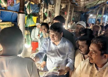 টঙ্গী ৪৩ নং ওয়ার্ডে সুমন সরকারের নেতৃত্বে বিএনপির লিফলেট বিতরণ ও গণসংযোগ