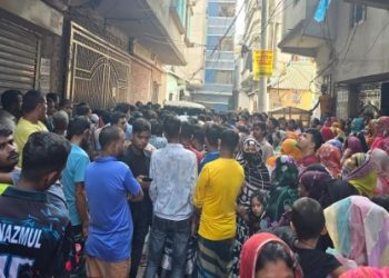 গাজীপুরে ফ্ল্যাটে স্ত্রীর গলাকাটা মরদেহ, পাশে গুরুতর আহত স্বামী