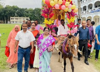 নাটোরে ঘোড়ার গাড়ি করে শিক্ষকের রাজকীয় বিদায়