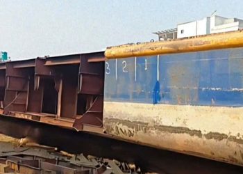 সোনারগাঁওয়ে ভাড়ায় জাহাজ এনে কেটে বিক্রি করে দিলেন সাবেক ছাত্রদল নেতা