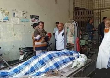 চুয়াডাঙ্গায় স্বামীর মোটরসাইকেল থেকে পড়ে স্ত্রীর মৃত্যু