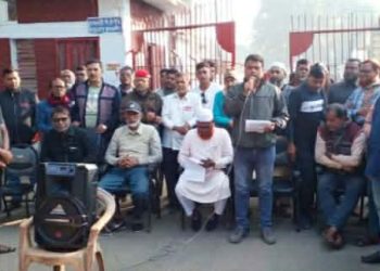 ৪ দফা দাবিতে নাটোর চিনিকল শ্রমিক-কর্মচারীদের মানববন্ধন