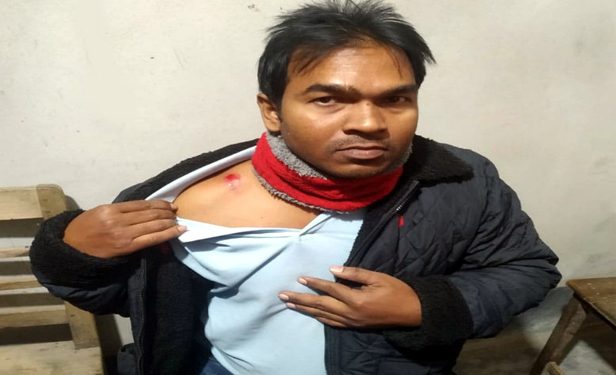 ঝিনাইদহে শিক্ষককে হাতুড়িপেটা করে রক্তাক্ত করার অভিযোগ !