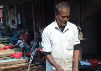 ফুটপাত দখলে আলমডাঙ্গা মাছ বাজার ভোগান্তিতে পথচারী ও যান চলাচল ব্যাহত