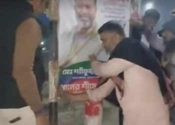 তফসিল ঘোষণার পর আইনকে সম্মান: চুয়াডাঙ্গা-১ আসনে সম্ভাব্য প্রার্থী শরীফুজ্জামান শরীফ নিজ হাতে নামালেন পোস্টার–ব্যানার
