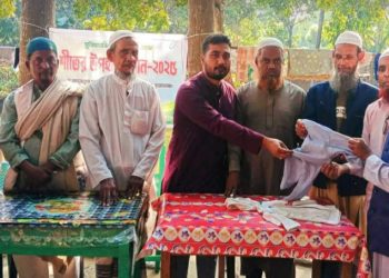 আলমডাঙ্গার ডাউকি এতিমখানায় শিক্ষার্থীদের মাঝে শীত বস্ত্র বিতরণ