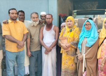 সাভারের অগ্নিকাণ্ডে ক্ষতিগ্রস্তদের পাশে বিএনপি মনোনীত প্রার্থী ডাঃ সালাউদ্দিন বাবু