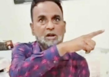 নাগরী ইউনিয়ন ভূমি অফিস: প্রকাশ্যে ঘুস নেন ভূমি কর্মকর্তা সোলায়মান