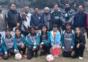 আলমডাঙ্গার নারী ফুটবলারদের পাশে ব্যায়ামাগার সভাপতি ৭ ফুটবলার পেল জার্সি ও ট্রাউজার