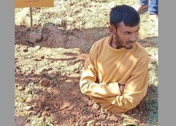 মা-বাবাকে নির্যাতন করায় ছেলেকে মাটিতে পুঁতে রাখল এলাকাবাসী