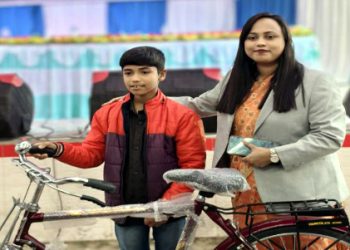 একটি সাইকেল, একটি হাসি, একটি মানবিক বিজয় উপজেলা নির্বাহী অফিসার পান্না আক্তারের উপহারে নতুন স্বপ্নে তুষার