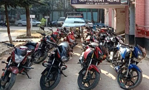 আলমডাঙ্গায় এক মাসে ১৬ মোটরসাইকেল উদ্ধার চোরদের গোপন ঘাঁটি ভেঙে দিল পুলিশ