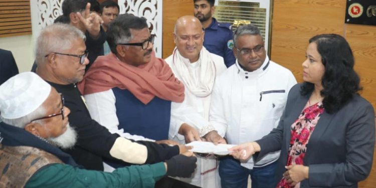 দীর্ঘ ২৪ বছর পর এমপি প্রার্থী নাটোর-২ আসনে ধানের শীষের মনোনয়নপত্র জমা দিলেন দুলু