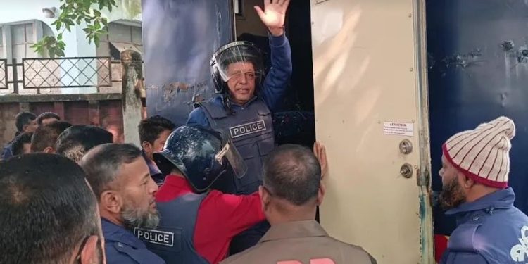 চুয়াডাঙ্গায় জেলা আওয়ামী লীগ ও ছাত্রলীগের দুই নেতা কারাগারে