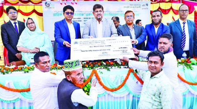 চুয়াডাঙ্গায় আল-আরাফাহ্ ইসলামী ব্যাংকের কৃষি বিনিয়োগ বিতরণ