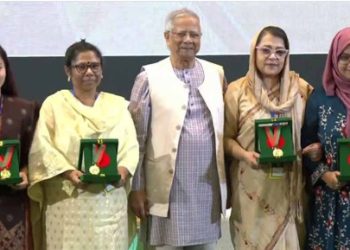 ৪ নারীর হাতে বেগম রোকেয়া পদক তুলে দিলেন প্রধান উপদেষ্টা