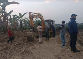 আলমডাঙ্গায় কৃষিজমির উর্বরতা নষ্টের দায়ে এস্কেভেটর মালিককে জরিমানা বালু-মাটি ব্যবস্থাপনা আইনে ভ্রাম্যমাণ আদালতের অভিযান