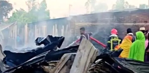 গাজীপুরে আগুনে পুড়লো কারখানা-গুদাম-কলোনি