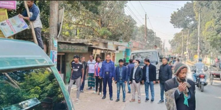 আলমডাঙ্গা পৌরসভার উদ্যোগে নির্বাচনী পোস্টার-ব্যানার অপসারণ