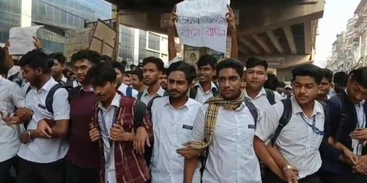 বাউল শিল্পী আবুল সরকারের শাস্তির দাবিতে বিক্ষোভ