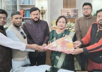 আলমডাঙ্গা প্রেসক্লাবের পক্ষ থেকে নবাগত ইউএনও পান্না আক্তারকে ফুলেল শুভেচ্ছা