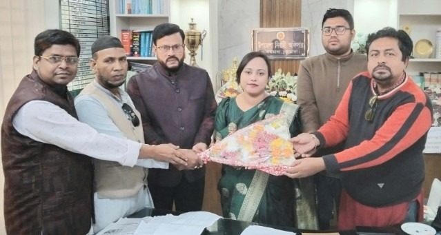 আলমডাঙ্গা প্রেসক্লাবের পক্ষ থেকে নবাগত ইউএনও পান্না আক্তারকে ফুলেল শুভেচ্ছা