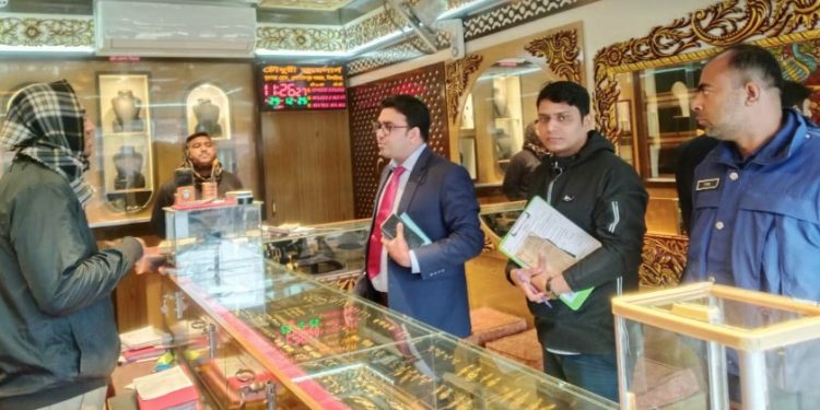 ঝিনাইদহের কোটচাঁদপুরে ভ্রাম্যমাণ আদালত জরিমানা