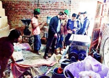 আলমডাঙ্গায় বেকারির মিক্সার মেশিনে কিশোর শ্রমিকের করুণ মৃত্যু: নিরাপত্তাহীন কর্মপরিবেশের নগ্ন চিত্র