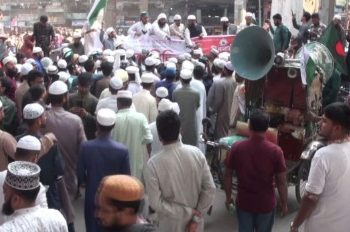 হাদি হত্যার প্রতিবাদে গাজীপুরে ঢাকা–ময়মনসিংহ মহাসড়ক অবরোধ করে বিক্ষোভ